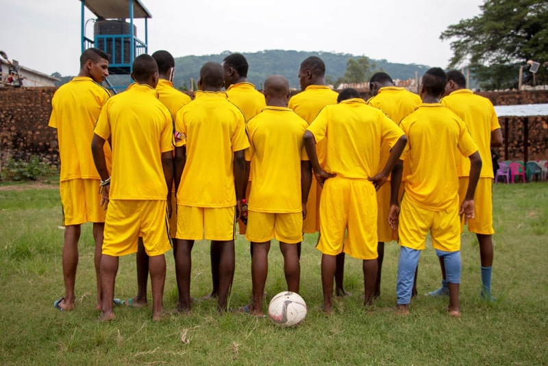 Match de football organisé à l’occasion de la Journée de l’Enfant Africain, Maison Centrale de Ngaragba. Bangui, République Centrafricaine, ©Orphée Zaza Emmanuel BAMOY