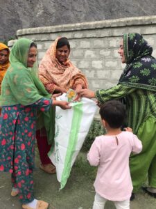 Caption 6 Women collecting thrash from their streets