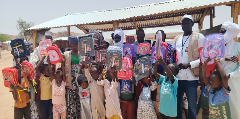 Distribution de kits scolaires aux élèves des ETAPE du camp de Koursigué Avril 2026